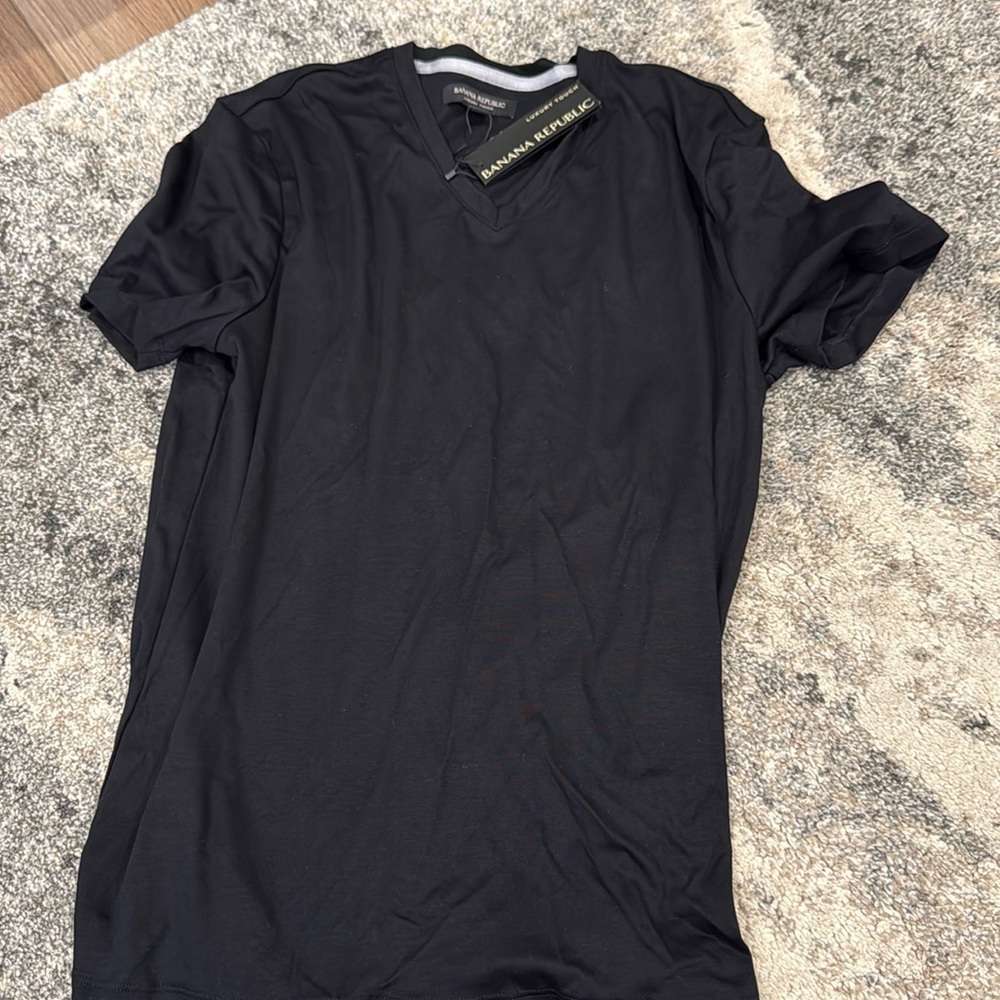 Super soft brand new banana republic v-neck tshirt black size medium